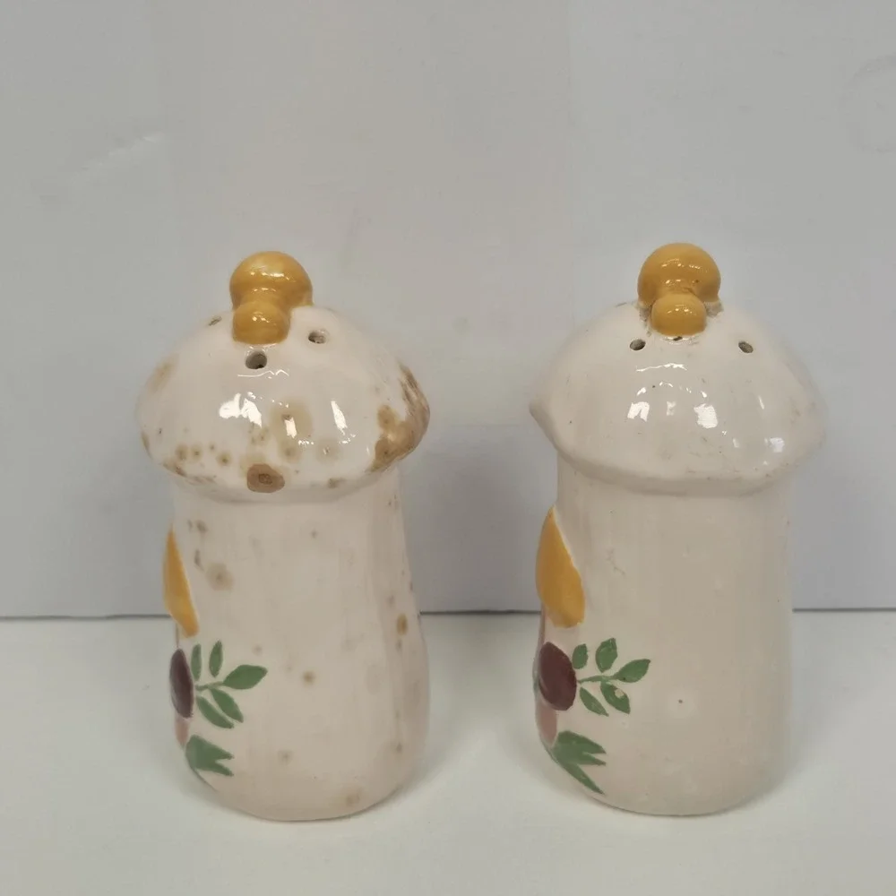 Vintage Mushroom Salt And Pepper Shakers  1974 4.5